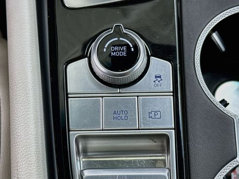 Used 2025 Genesis G70 2.5T RWD image 26