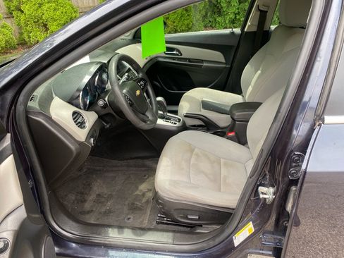 Used 2016 Chevrolet Cruze LT FWD image 9