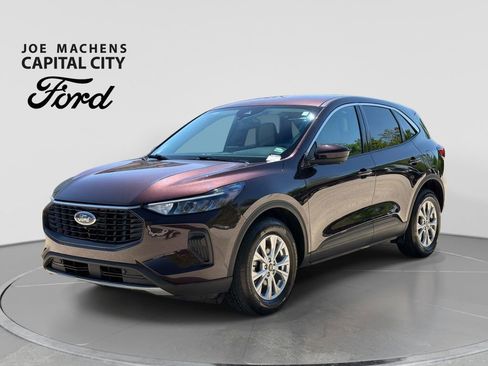 Used 2023 Ford Escape Active w/ Tech Pack #2 AWD/4WD image 9