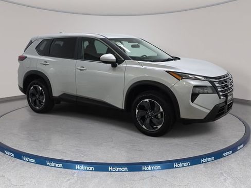 Used 2025 Nissan Rogue SV AWD/4WD image 4