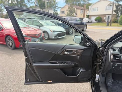 Used 2017 Honda Accord EX-L image 16