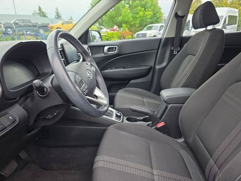 Used 2023 Hyundai Venue SEL FWD image 6