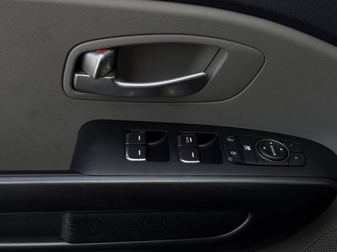 Used 2021 Kia Sedona LX FWD image 24