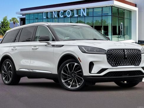 Used 2025 Lincoln Aviator Reserve w/ Luxury Package AWD/4WD image 2