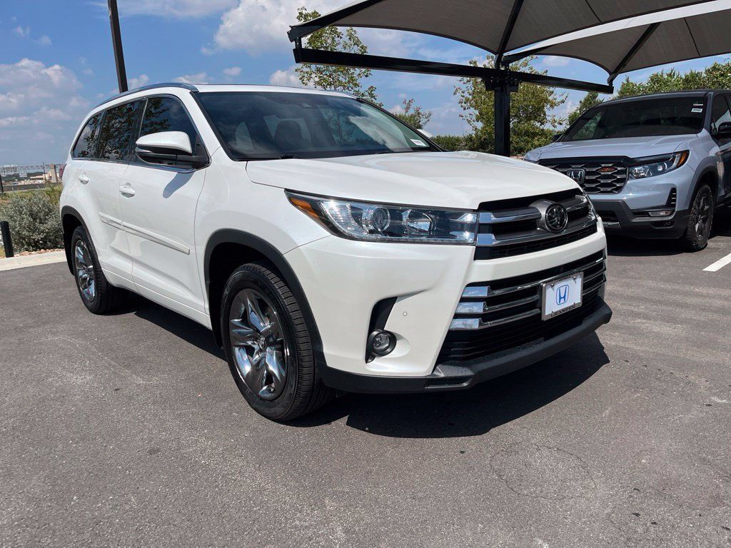 Used 2019 Toyota Highlander Limited Platinum AWD/4WD image 3