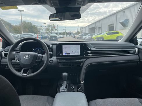 Used 2025 Toyota Camry LE image 32