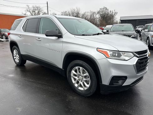 Used 2021 Chevrolet Traverse LS image 1