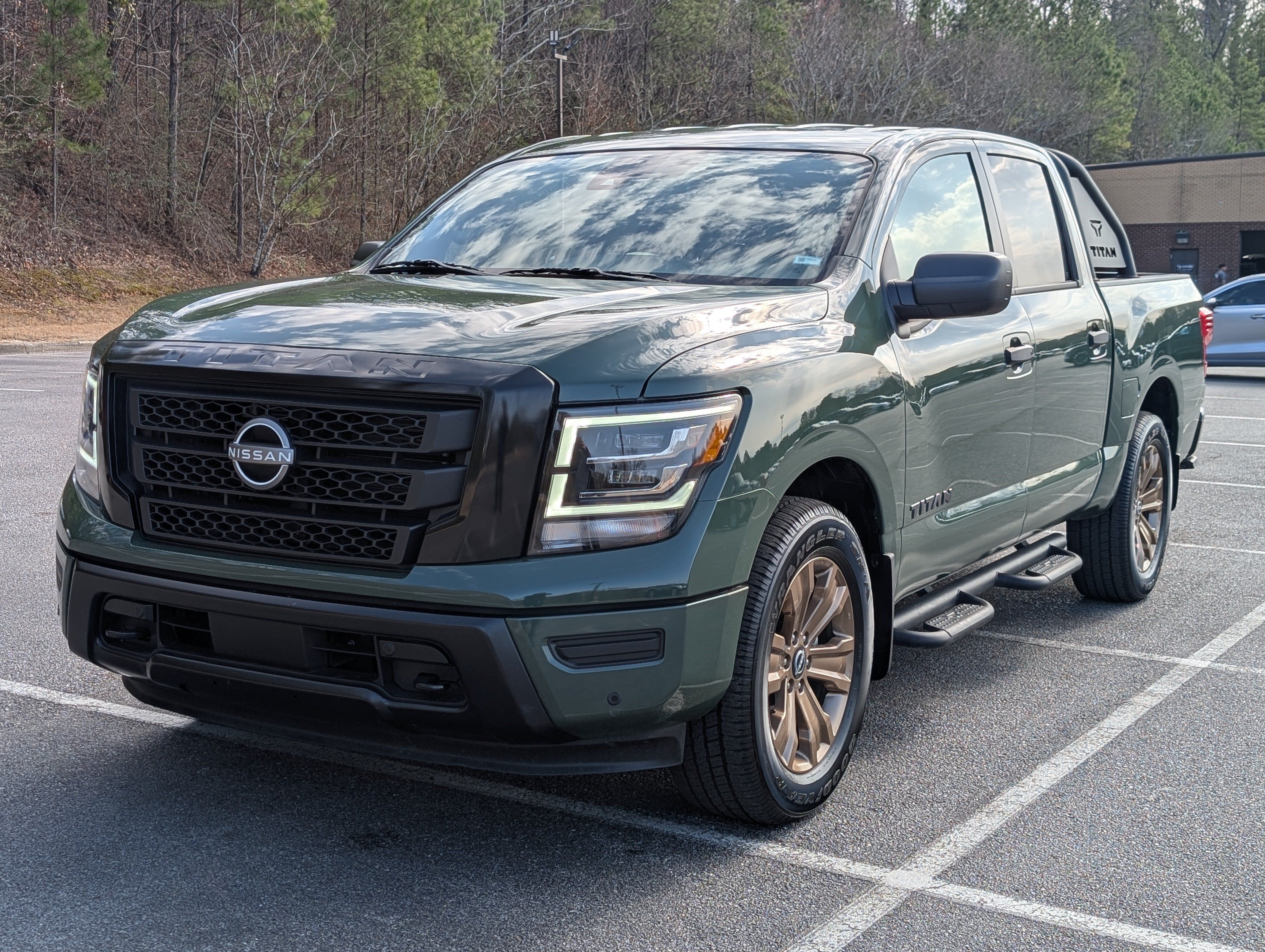 Used 2024 Nissan Titan SV w/ SV Bronze Edition Package AWD/4WD image 5
