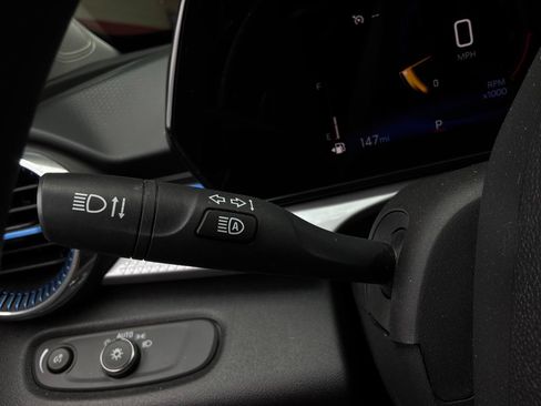 Used 2025 Chevrolet Trax LT FWD image 34