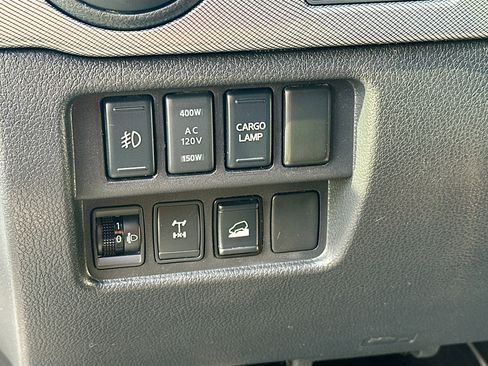 Used 2017 Nissan Titan PRO-4X w/ Pro-4x Convenience Package AWD/4WD image 17