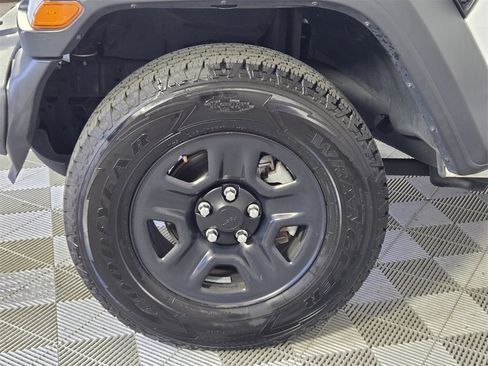 Used 2018 Jeep Wrangler Sport image 5