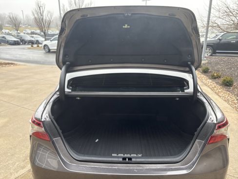 Used 2023 Toyota Camry SE image 31