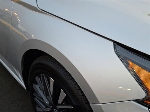 Used 2024 Nissan Altima 2.5 SV image 11