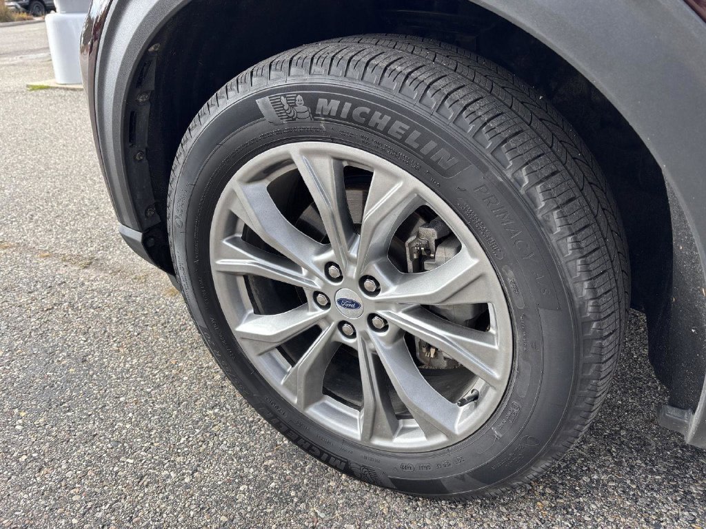 Used 2023 Ford Explorer XLT w/ Equipment Group 202A AWD/4WD image 9