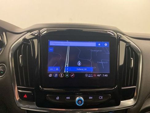 Used 2023 Chevrolet Traverse RS image 11