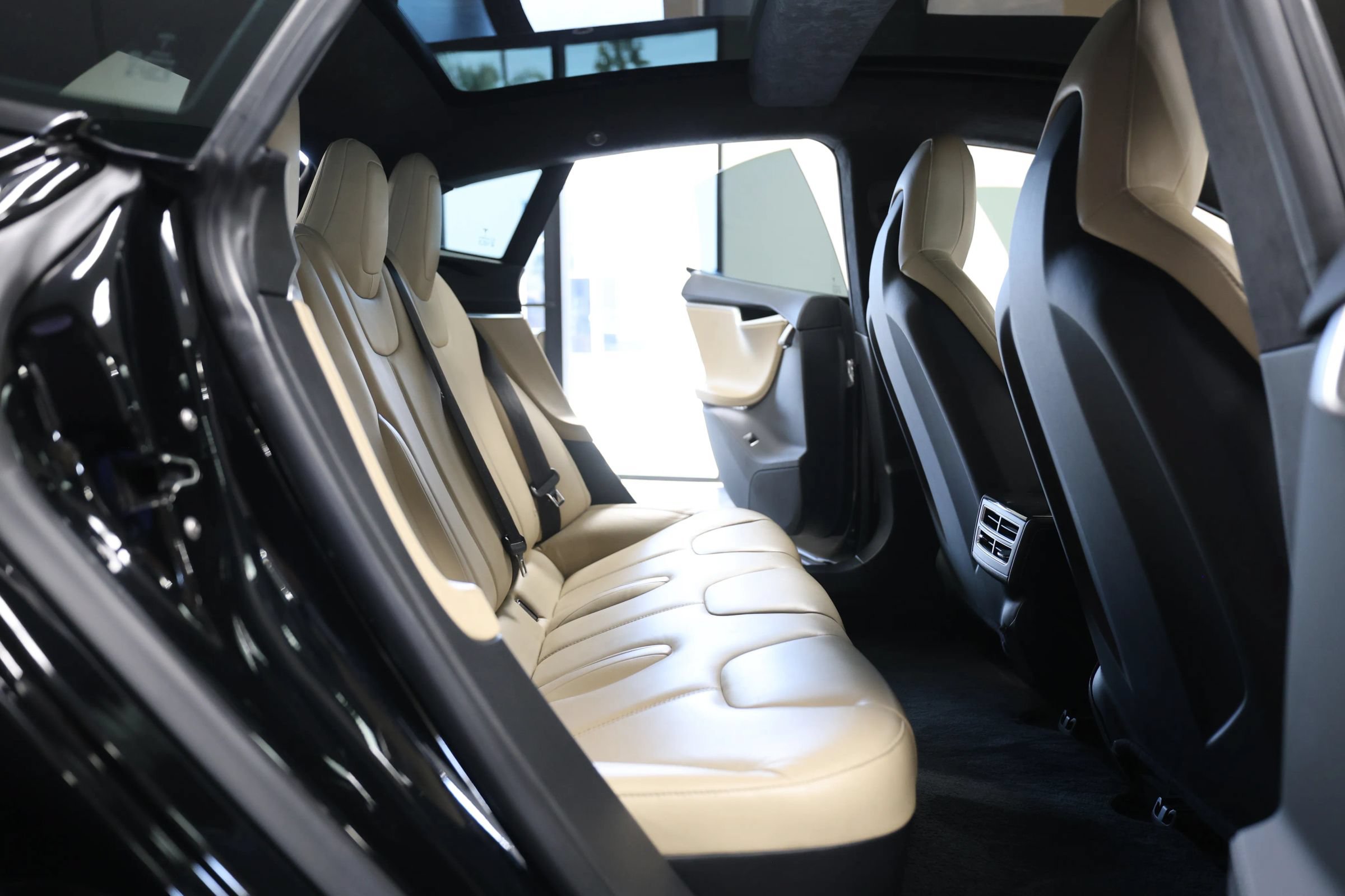 Used 2015 Tesla Model S 85 RWD image 42