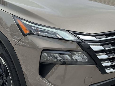 Certified 2024 Nissan Rogue SV AWD/4WD image 10