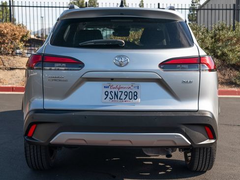 Certified 2025 Toyota Corolla Cross XLE FWD image 9