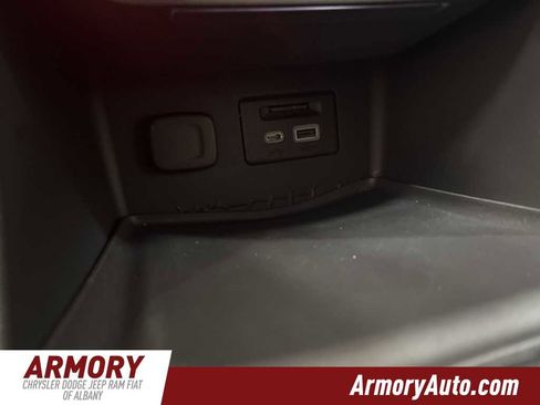 Used 2023 GMC Acadia SLT image 21