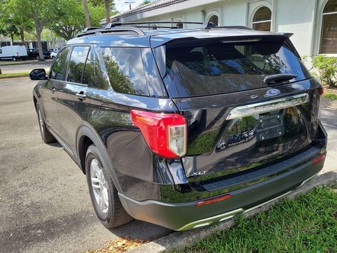 Used 2023 Ford Explorer XLT w/ Equipment Group 202A image 4