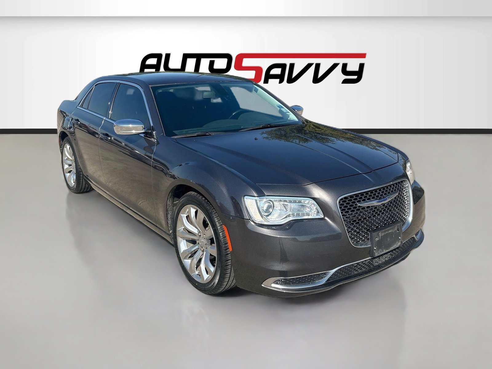 Used 2019 Chrysler 300 Touring w/ Chrome Appearance Package RWD image 1