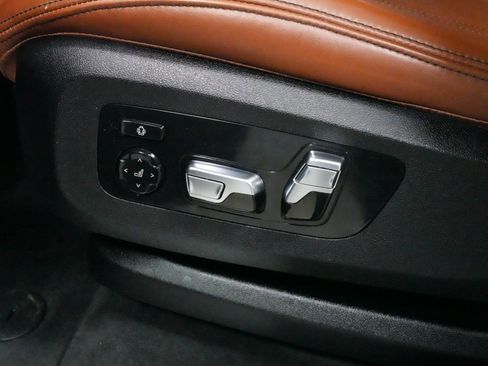 Used 2023 BMW X7 xDrive40i w/ Premium Package AWD/4WD image 35