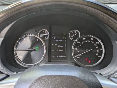 Used 2023 Lexus GX 460 Premium w/ Accessory Package AWD/4WD image 12