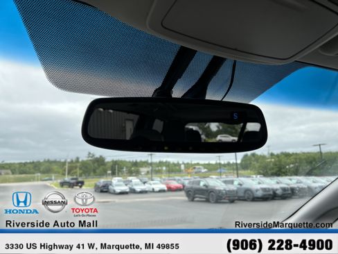 Used 2015 Toyota Sienna Limited Premium w/ Four Season Floor Mat Package FWD image 18