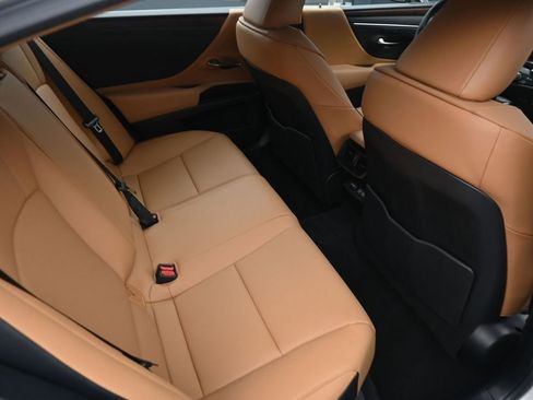Used 2025 Lexus ES 350 w/ Premium Package FWD image 11