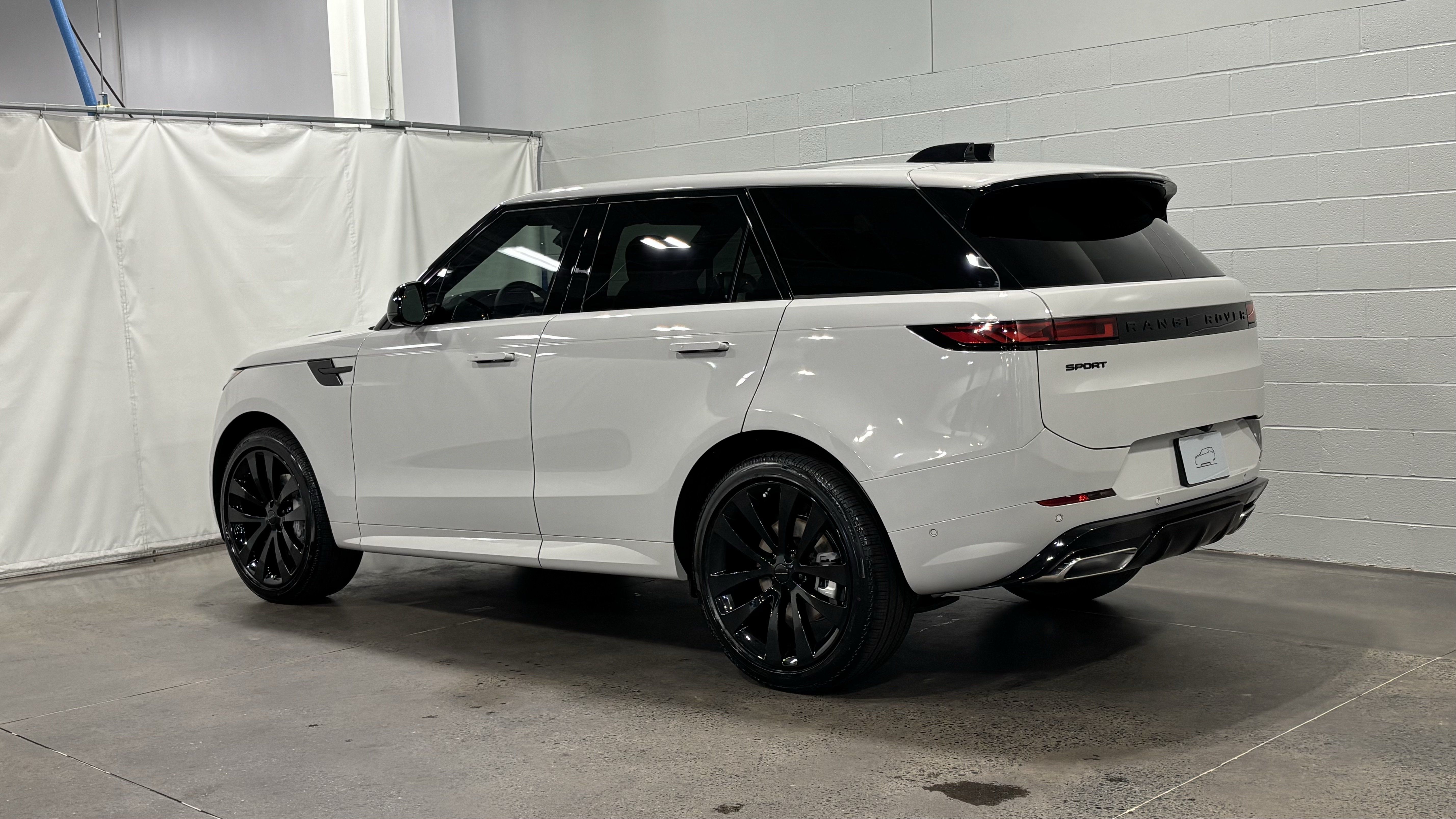 New 2026 Land Rover Range Rover Sport Dynamic SE AWD/4WD image 12