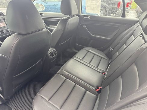 Used 2010 Volkswagen Jetta TDI FWD image 18