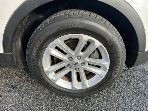 Used 2017 Ford Explorer XLT image 26