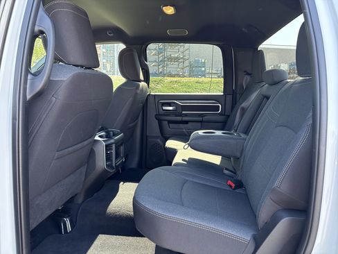 Used 2024 RAM 2500 Big Horn w/ Sport Appearance Package image 32