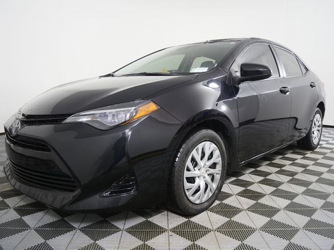 Used 2018 Toyota Corolla LE image 8