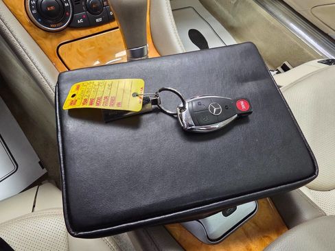 Used 2008 Mercedes-Benz SL 550 image 34