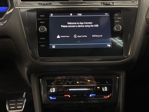 Used 2022 Volkswagen Tiguan SE R-Line FWD image 17