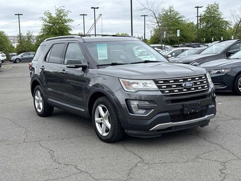 Used 2016 Ford Explorer XLT w/ Equipment Group 202A AWD/4WD image 1