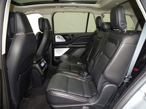 Used 2020 Lincoln Aviator Reserve w/ Equipment Group 202A image 10