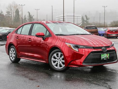 Used 2023 Toyota Corolla LE image 2