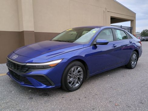 Certified 2024 Hyundai Elantra SEL image 8