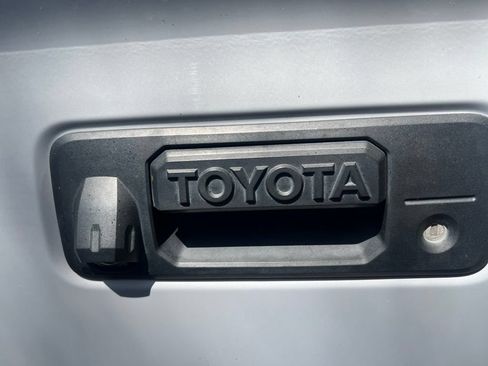 Used 2019 Toyota Tacoma TRD Off-Road w/ Technology Package AWD/4WD image 7