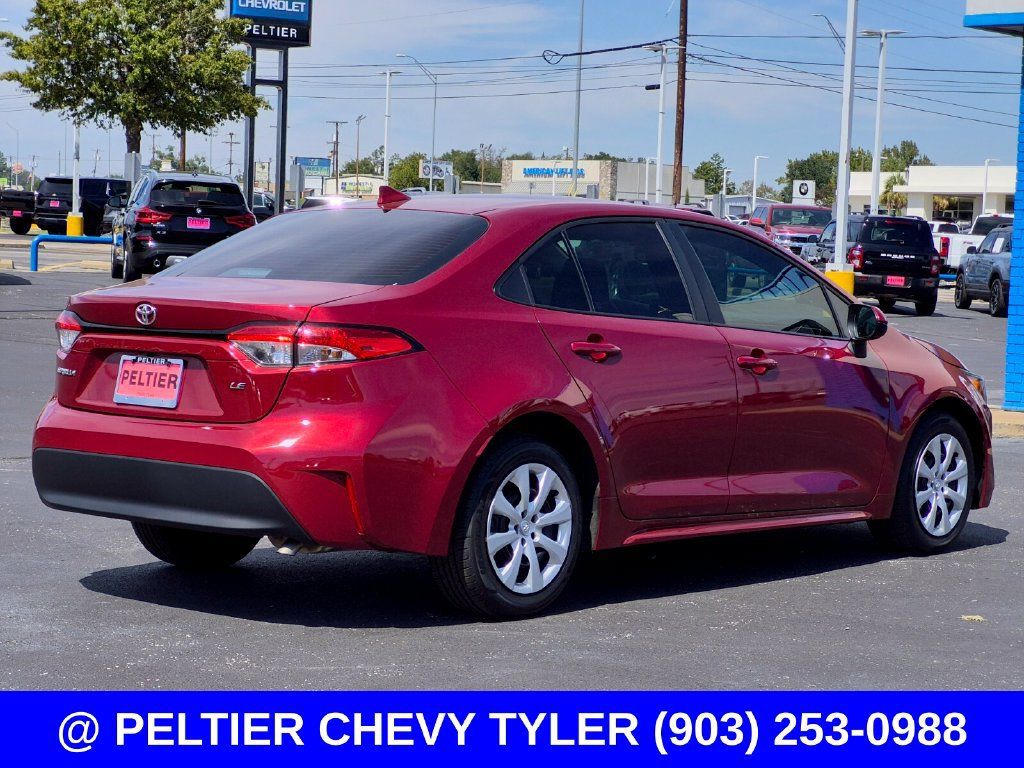 Used 2025 Toyota Corolla LE FWD image 5