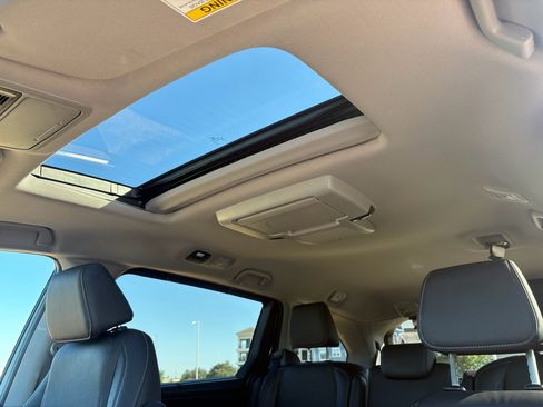 Certified 2024 Honda Odyssey Touring image 13