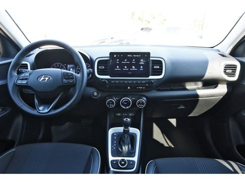 Certified 2022 Hyundai Venue Limited w/ Cargo Package FWD image 12
