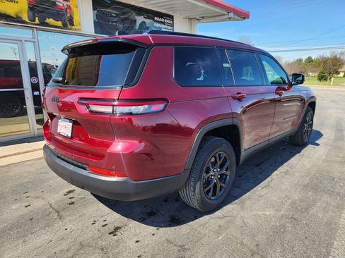 Used 2024 Jeep Grand Cherokee L Altitude AWD/4WD image 3