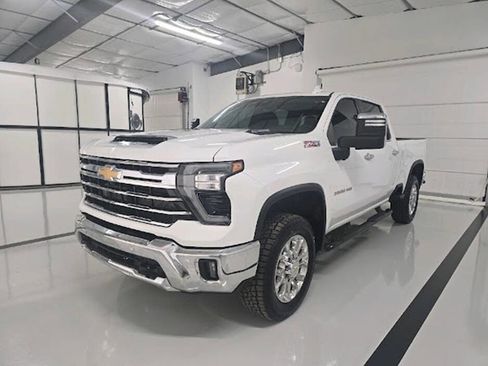Used 2024 Chevrolet Silverado 2500 LTZ w/ LTZ Plus Package AWD/4WD image 3