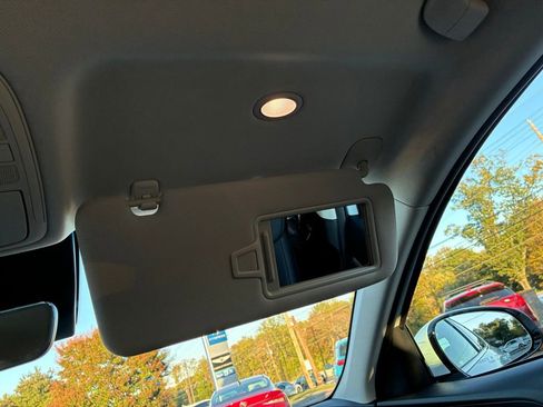 Used 2025 Genesis G70 2.5T image 44