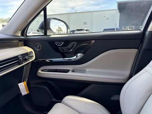 New 2026 Lincoln Corsair Reserve image 22