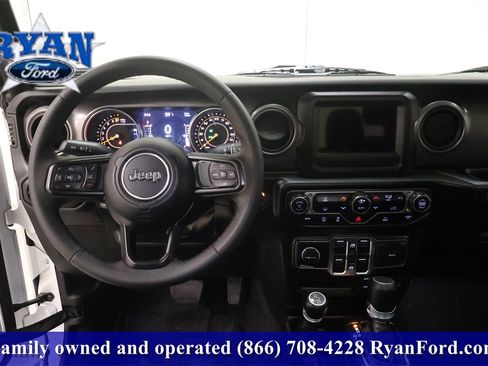 Used 2023 Jeep Gladiator Willys image 18