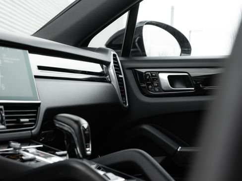 Used 2021 Porsche Cayenne Coupe image 16